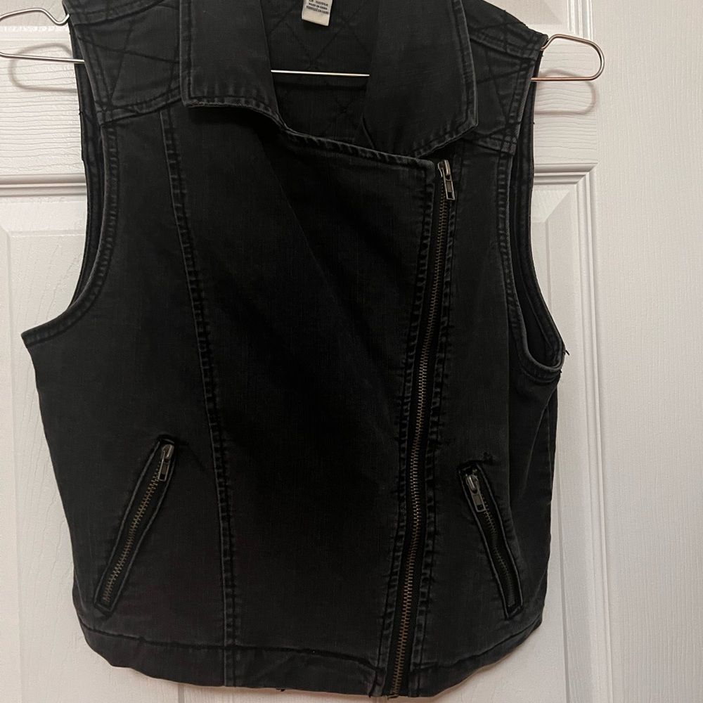 Forever 21 Asymmetrical Zip-Up Jeans Sleeveless Vest